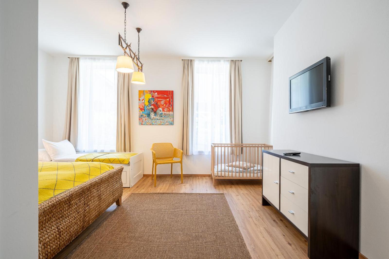 Apartment Art Mutters - *