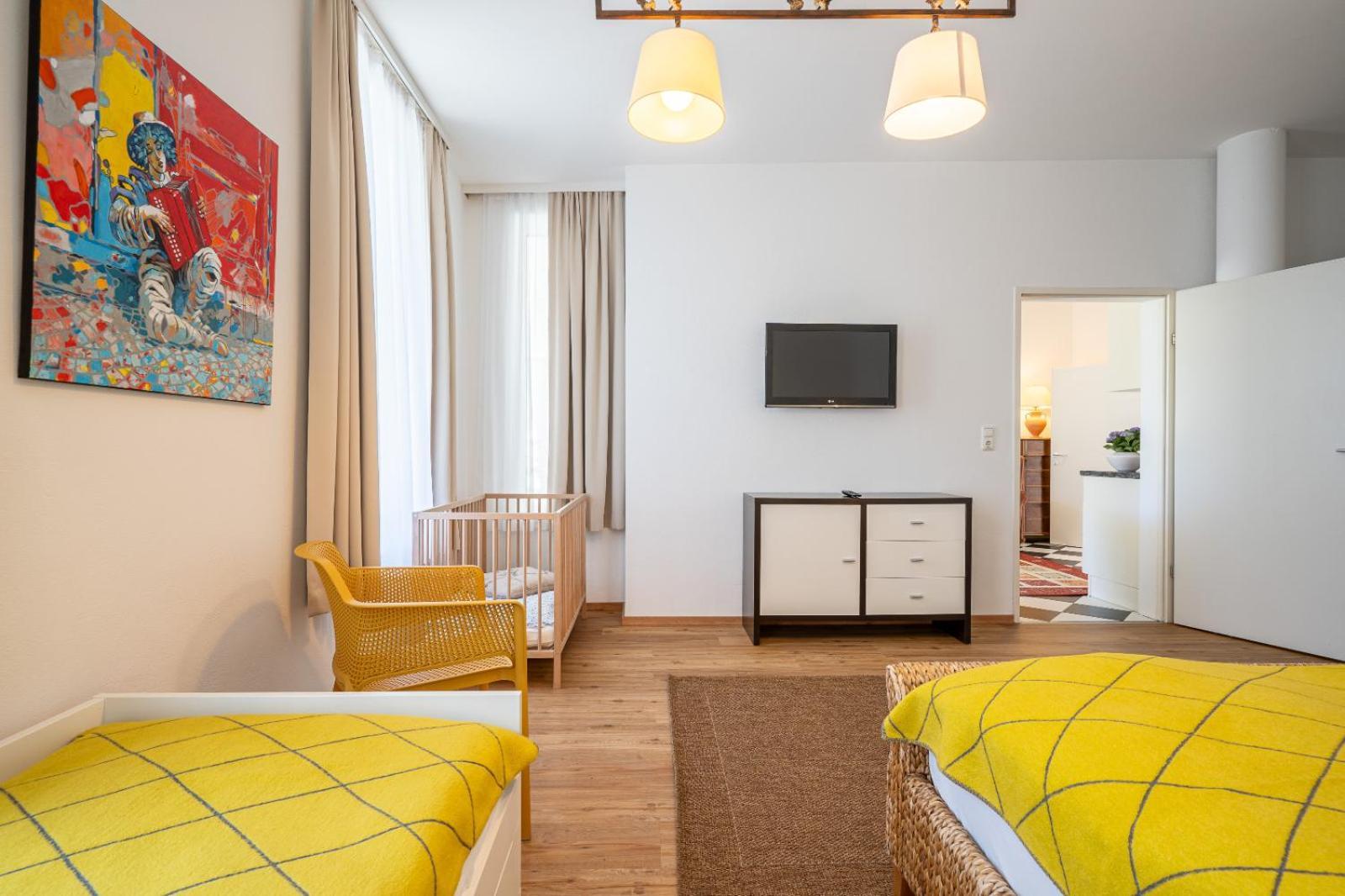 Apartment Art Mutters -